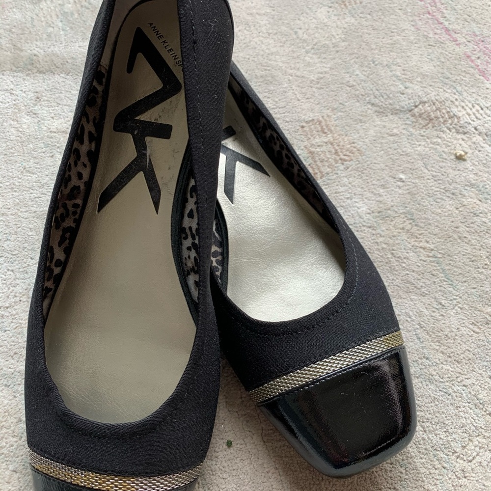 Anne Klein black flats sz9.5